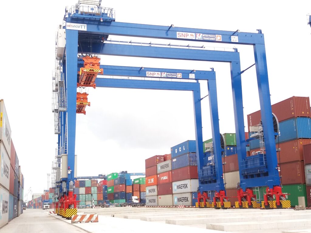 cẩu bánh lốp RTG tự sản xuất