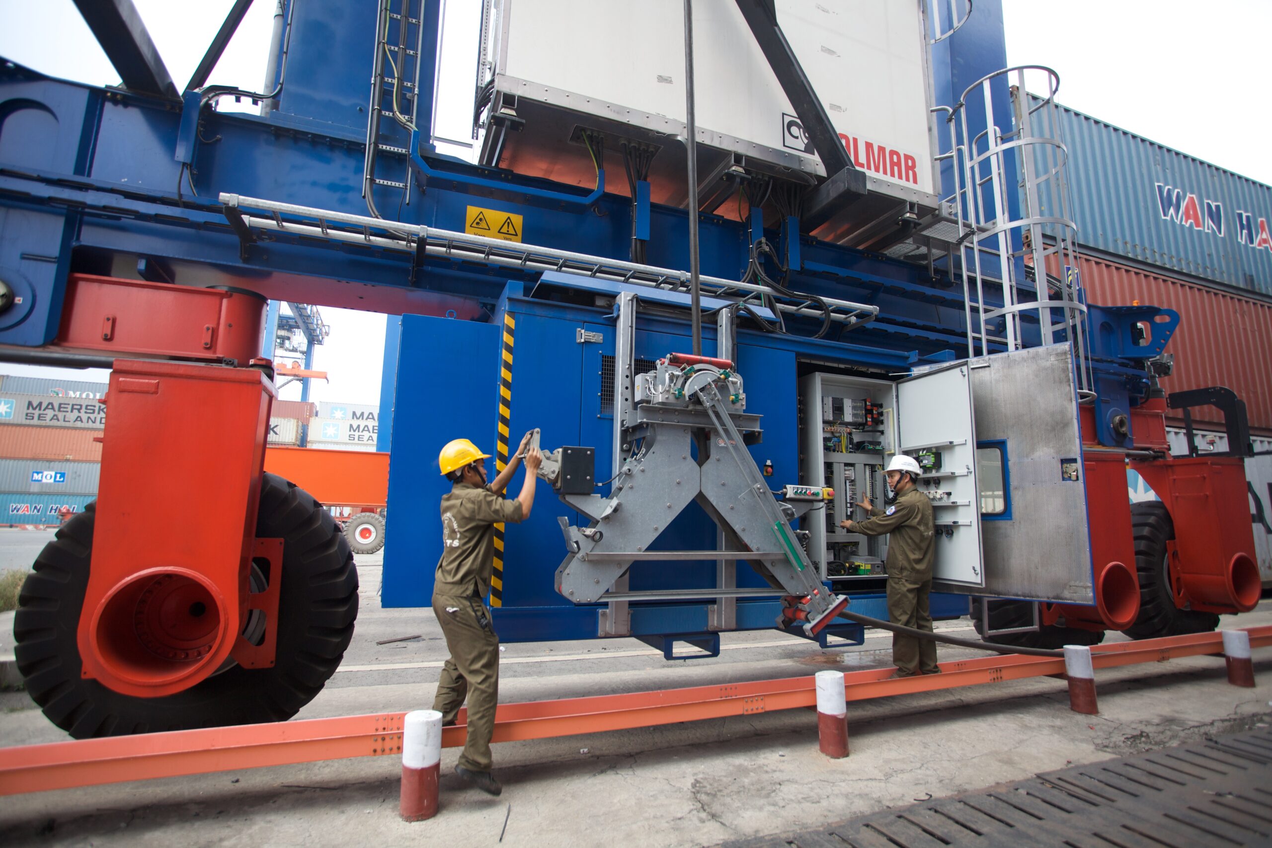 Công tác kiểm tra cẩu RTG định kỳ