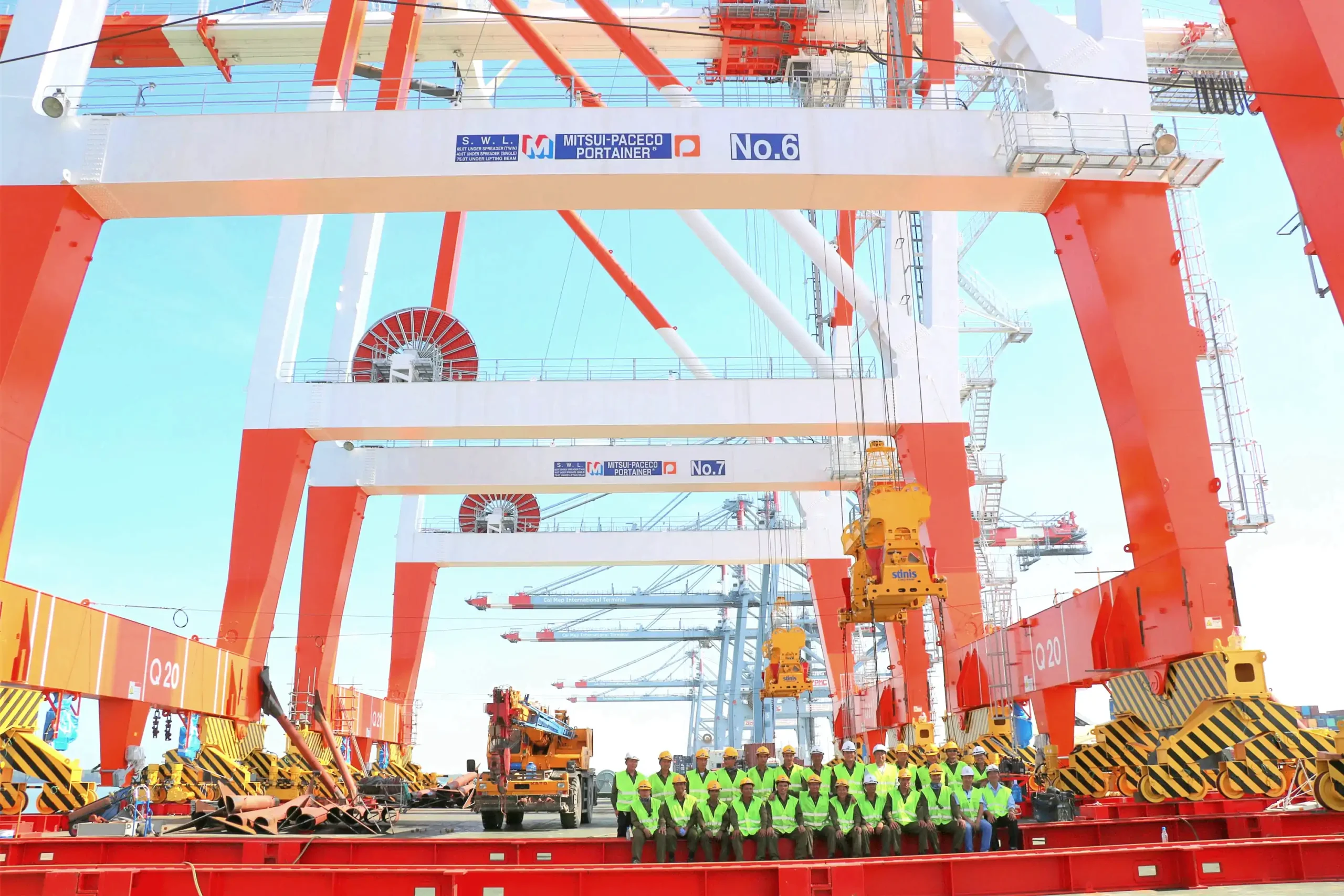 Hoàn tất lashing trên Ponton cho 03 cẩu STS