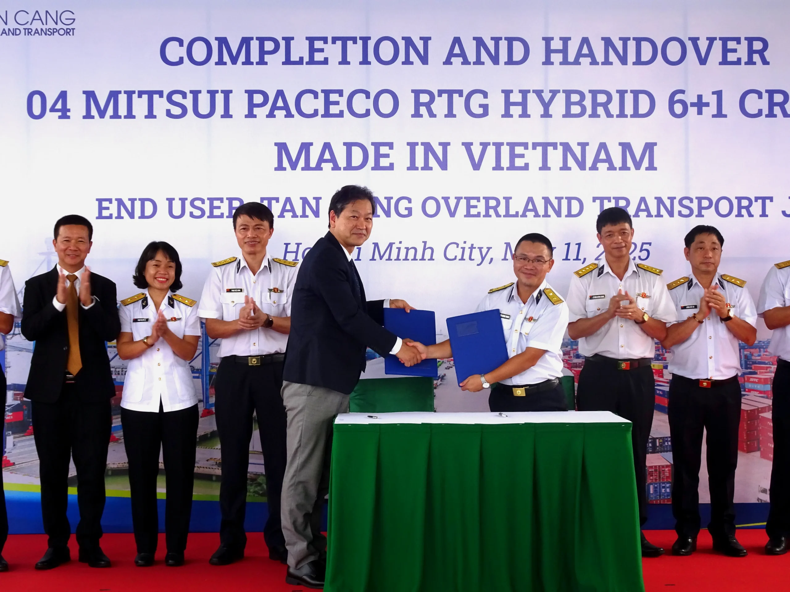 Nghi thức bàn giao 04 cẩu RTG Hybrid đầu tiên sản xuất tại Việt Nam