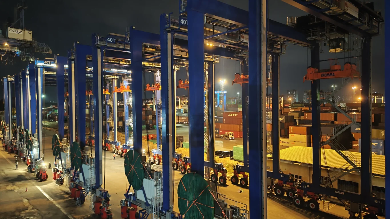 Cẩu RTG cuối cùng vào vị trí tập kết