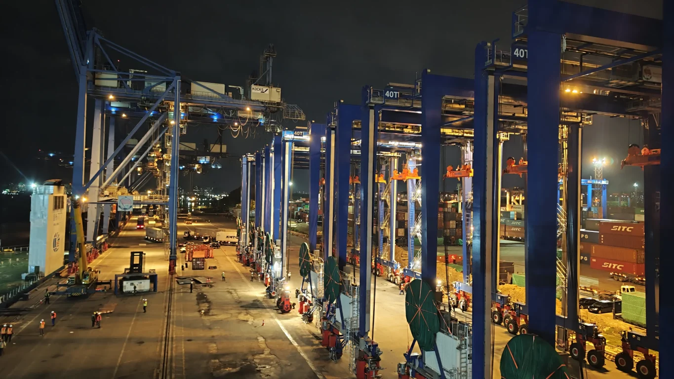 Cẩu RTG cuối cùng vào vị trí tập kết