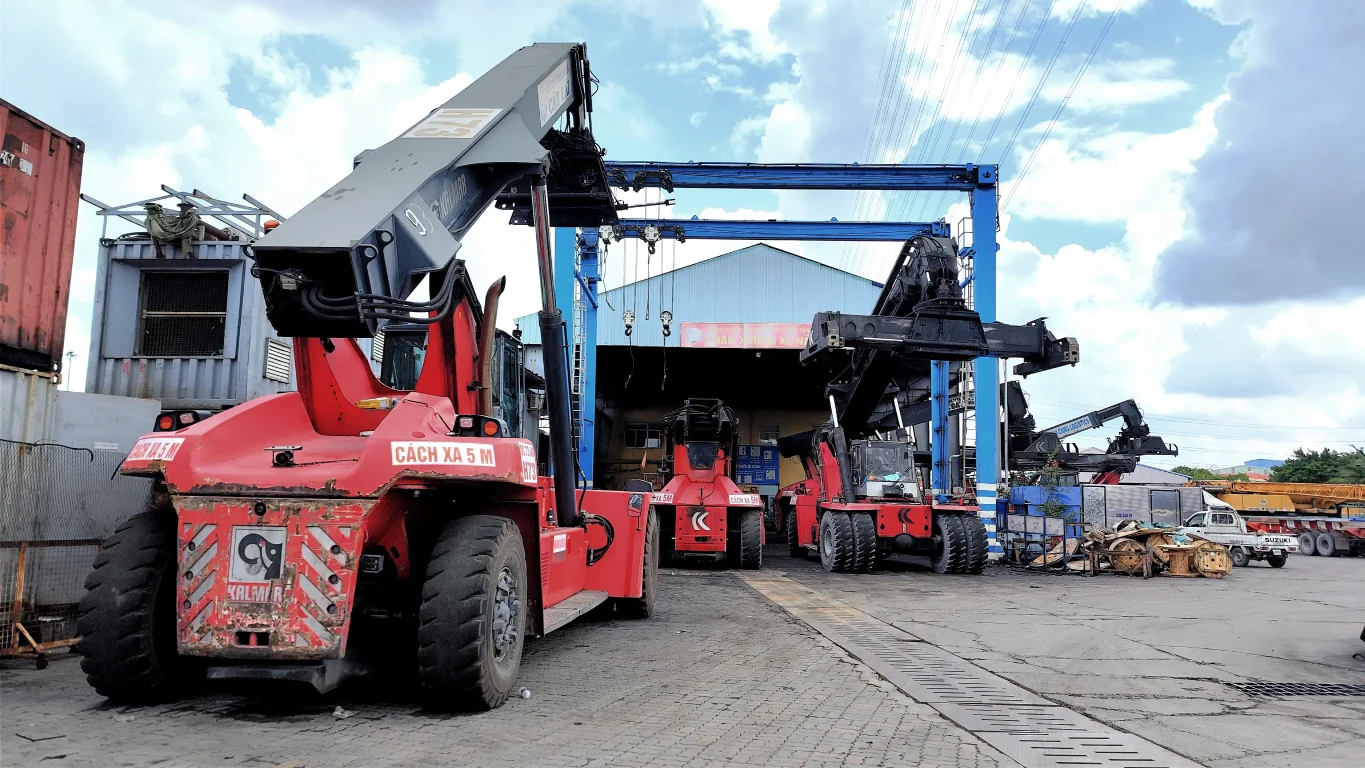 Xưởng sửa chữa xe nâng container