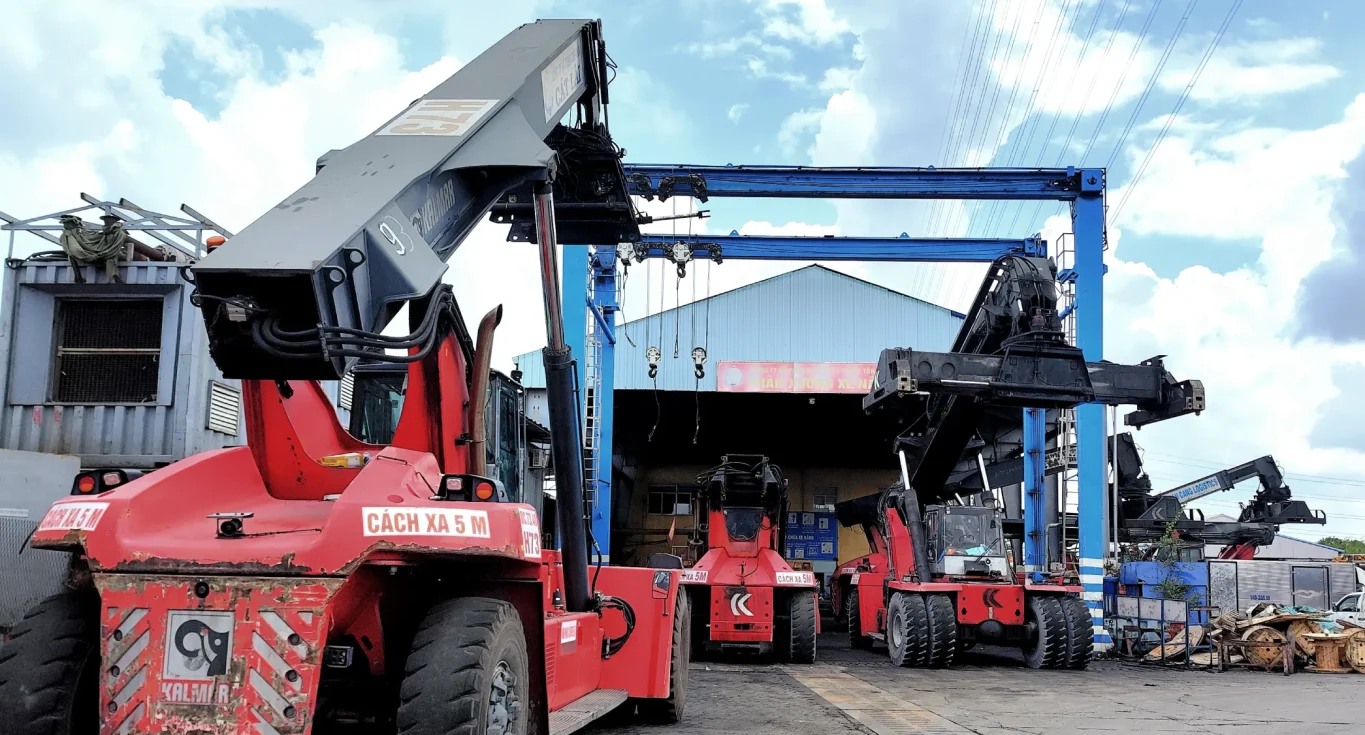 Xưởng sửa chữa xe nâng container