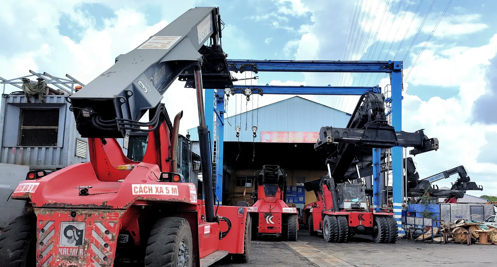 Xưởng sửa chữa xe nâng container