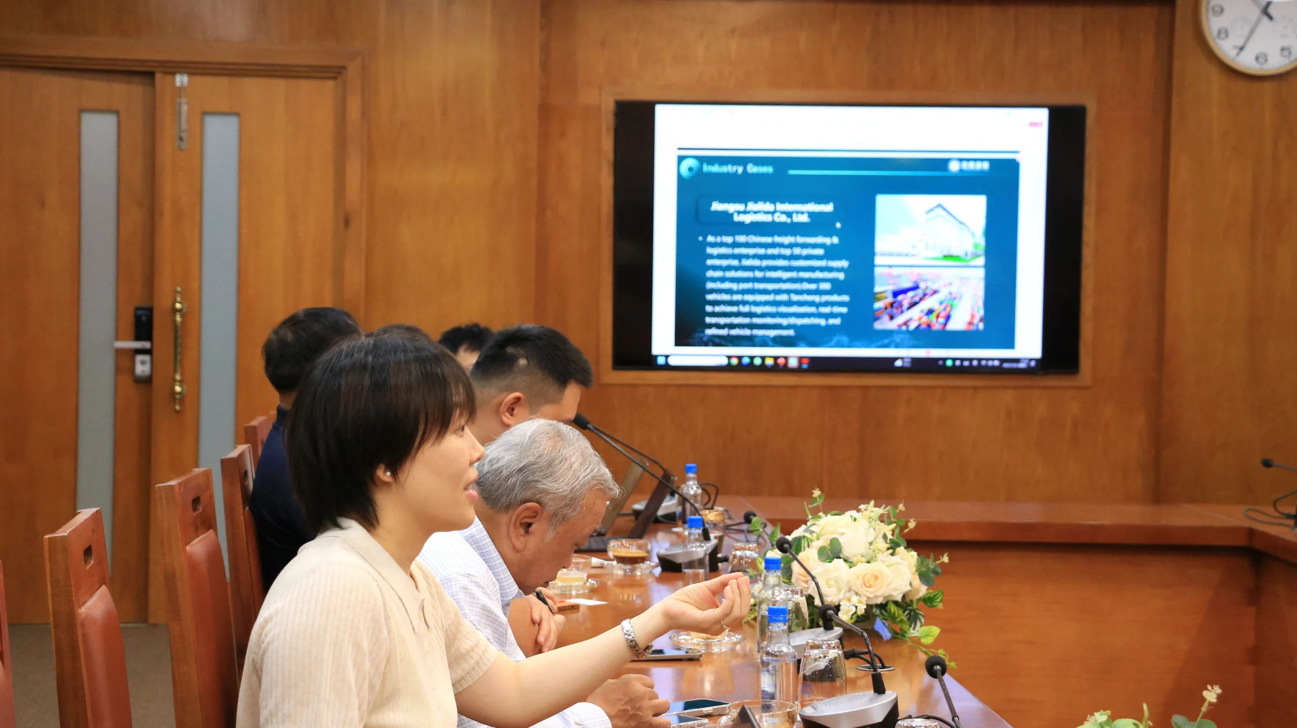 Đối tác Wixi Tancheng trình bày và làm rõ tiềm năng những công nghệ mới