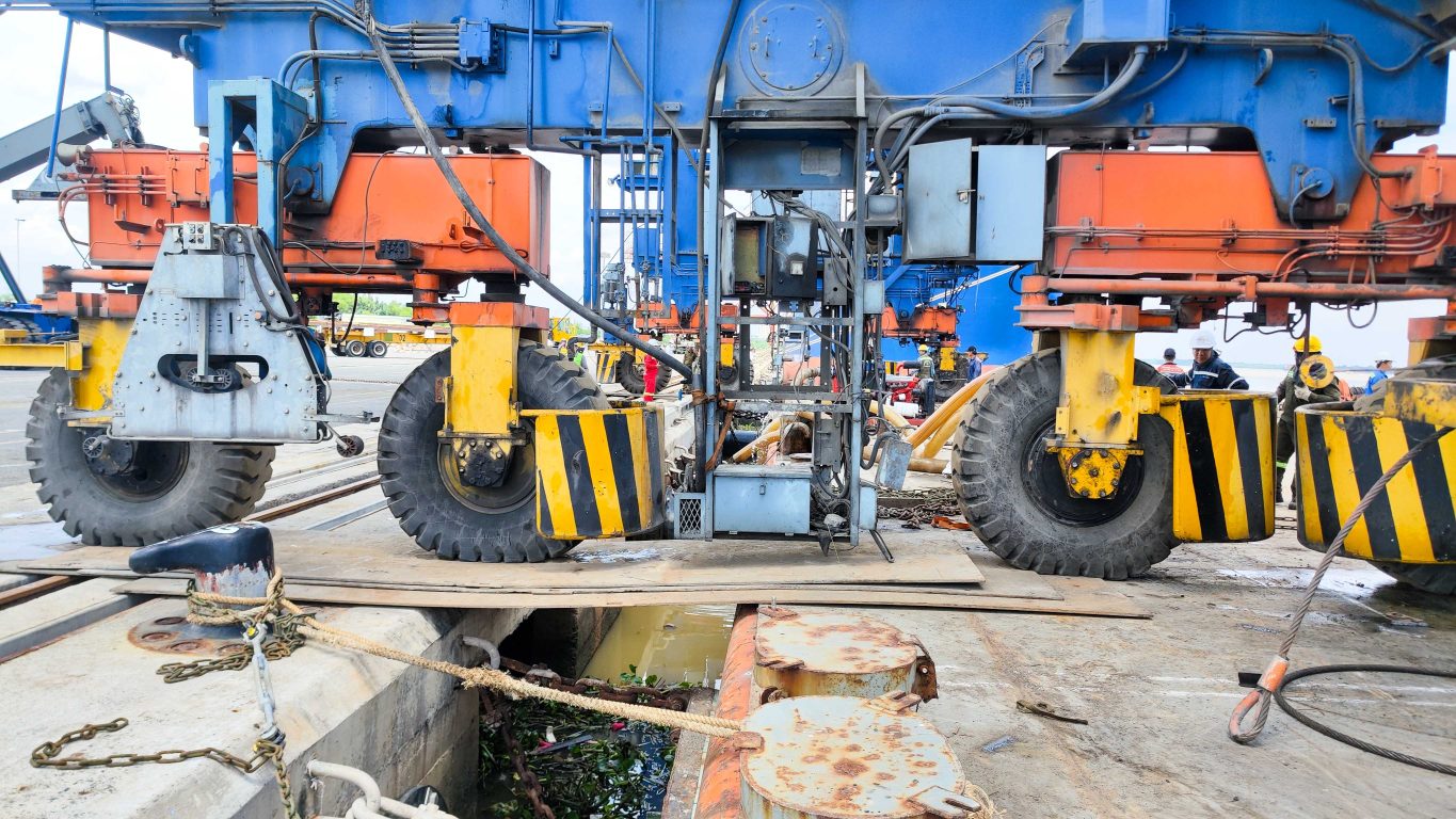Vận chuyển siêu trường siêu trọng 06 cẩu RTG từ cảng Tân Cảng Cát Lái đến cảng Tân Cảng Cái Mép