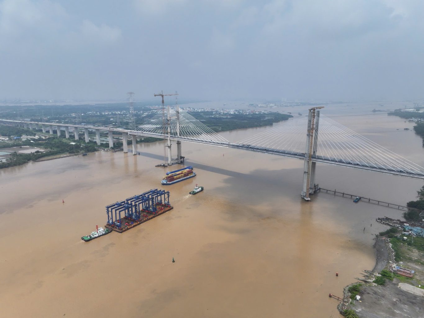 Vận chuyển 12 cẩu RTG vượt cẩu Phước Khánh an toàn
